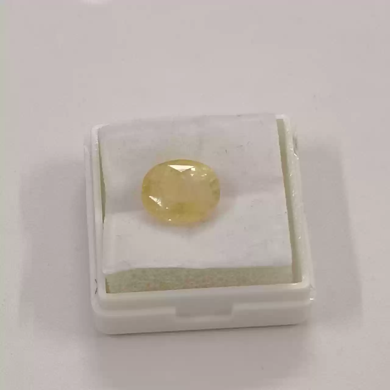 YELLOW SAPPHIRE -PUKHRAJ 5.67 CARAT